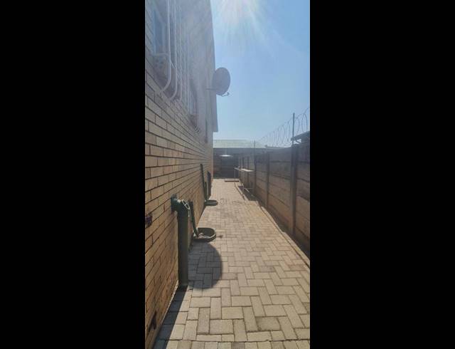 3 BEDROOM HOUSE FOR SALE IN LENNOXTON